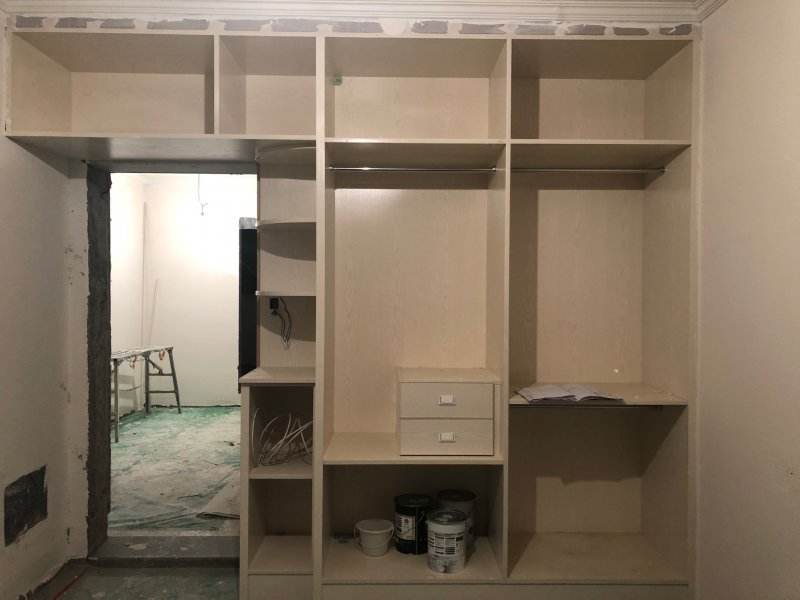 家裝柜子是請(qǐng)木工打柜子好還是全屋定制柜子好,哪種更劃算 家裝柜子是請(qǐng)木工打柜子好還是全屋定制柜子好,哪種更劃算